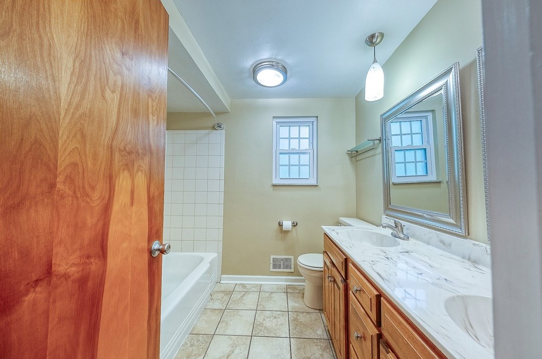 578 Olive St, Pittsburgh PA  15237-4879 exterior