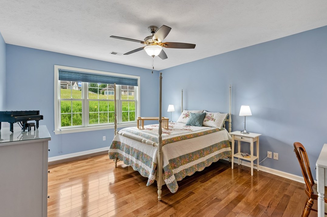 226 Hytyre Farms Dr, Gibsonia PA 15044-7825 exterior