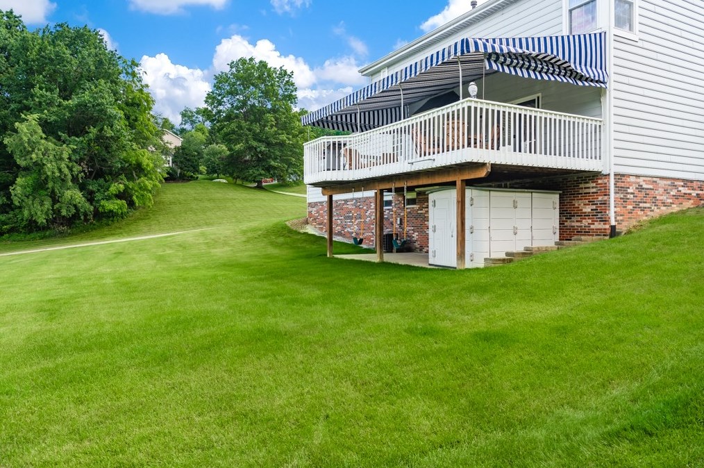 1615 Frst Rdg Dr, Pittsburgh PA 15221-4047 exterior