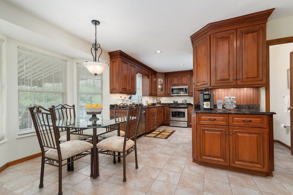 1615 Frst Rdg Dr, Pittsburgh PA 15221-4047 exterior