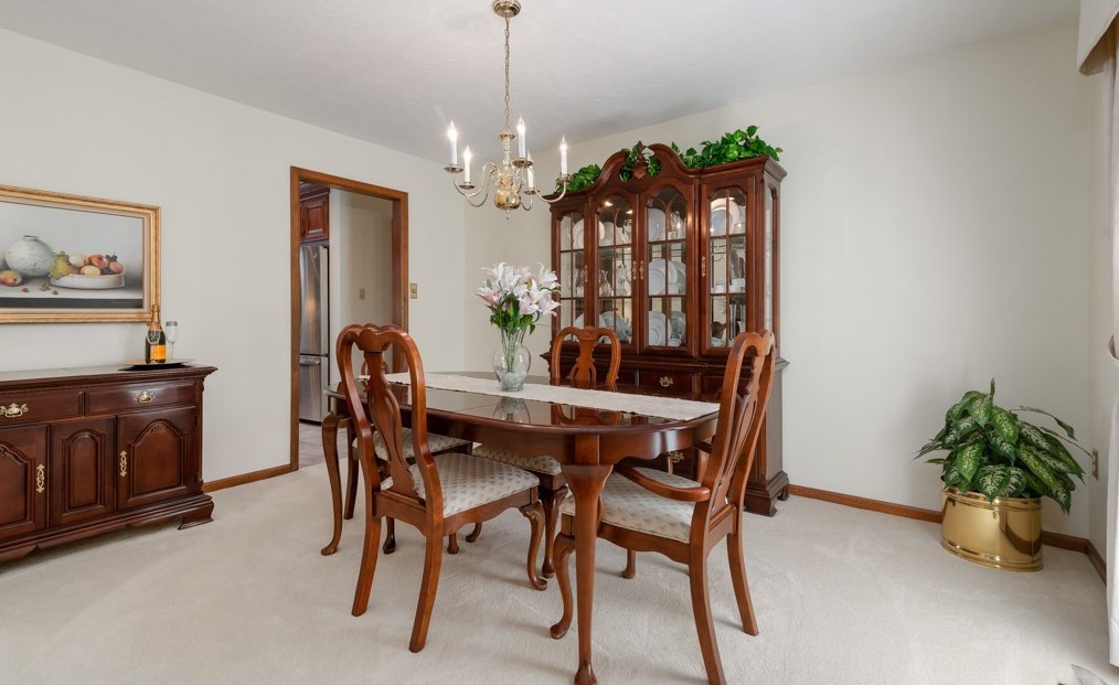 1615 Frst Rdg Dr, Pittsburgh PA 15221-4047 exterior