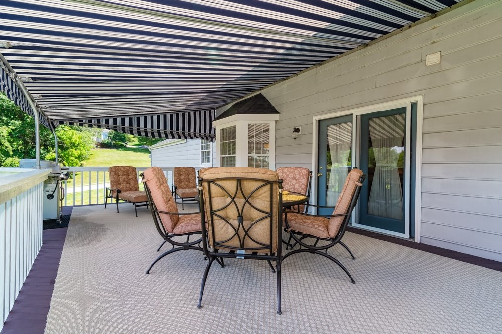 1615 Frst Rdg Dr, Pittsburgh PA 15221-4047 exterior