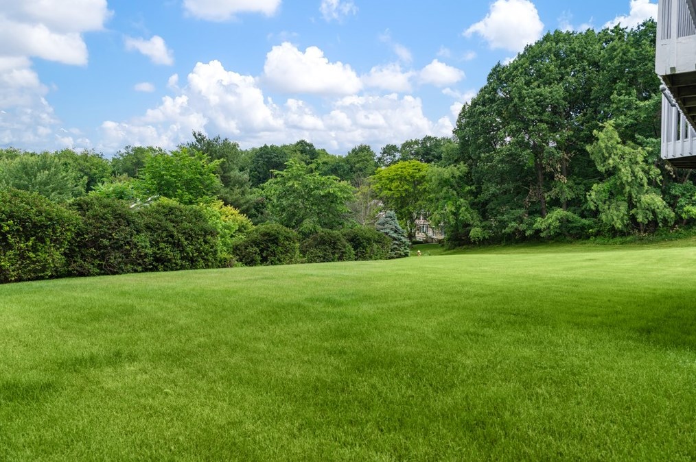 1615 Frst Rdg Dr, Pittsburgh PA 15221-4047 exterior