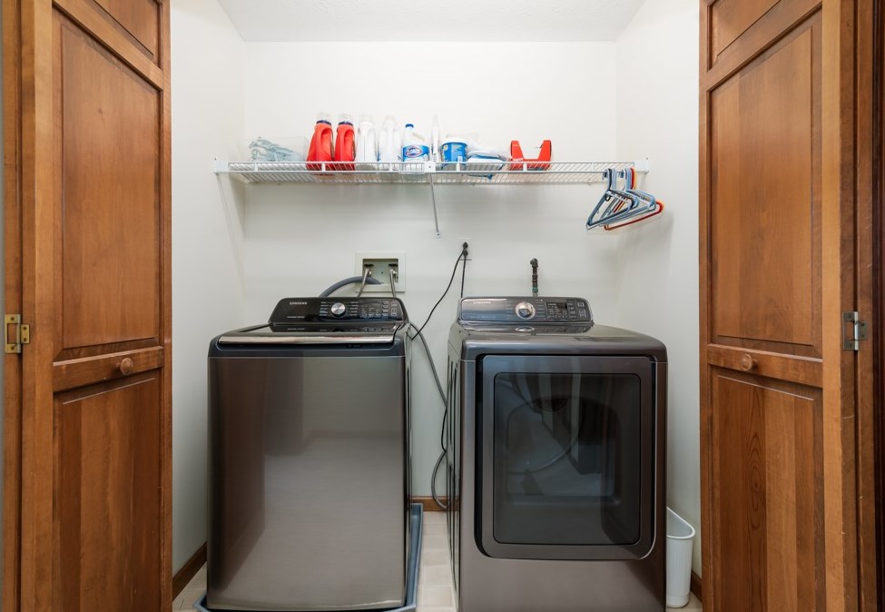 1615 Frst Rdg Dr, Pittsburgh PA 15221-4047 exterior