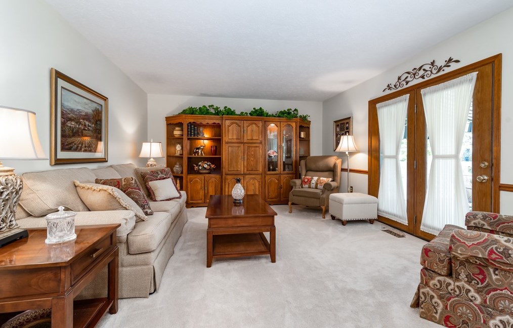 1615 Frst Rdg Dr, Pittsburgh PA 15221-4047 exterior