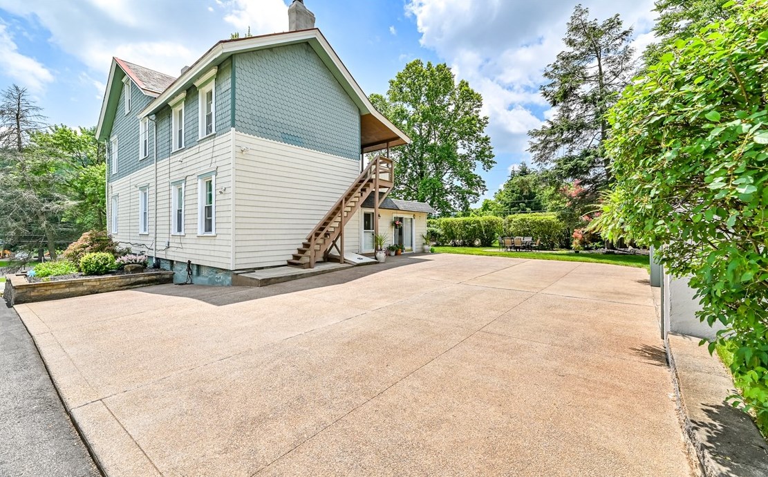 381 Friday Rd, Pittsburgh PA 15209-2111 exterior