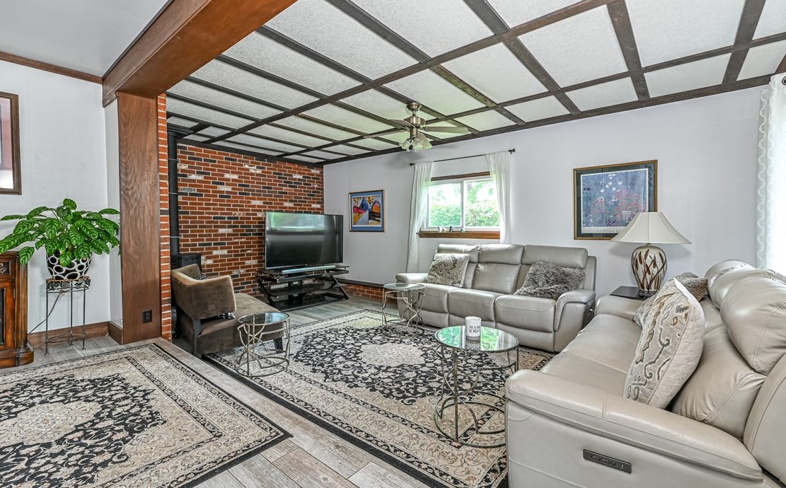 381 Friday Rd, Pittsburgh PA 15209-2111 exterior