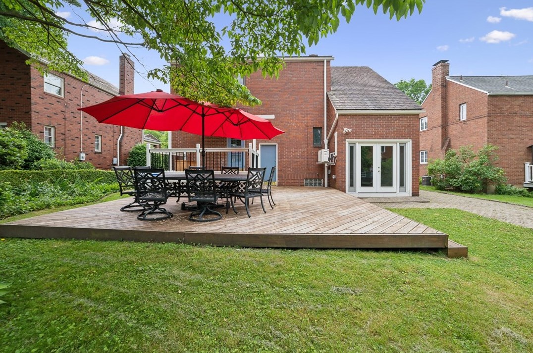 20 Love Pl, Pittsburgh PA 15218-1473 exterior