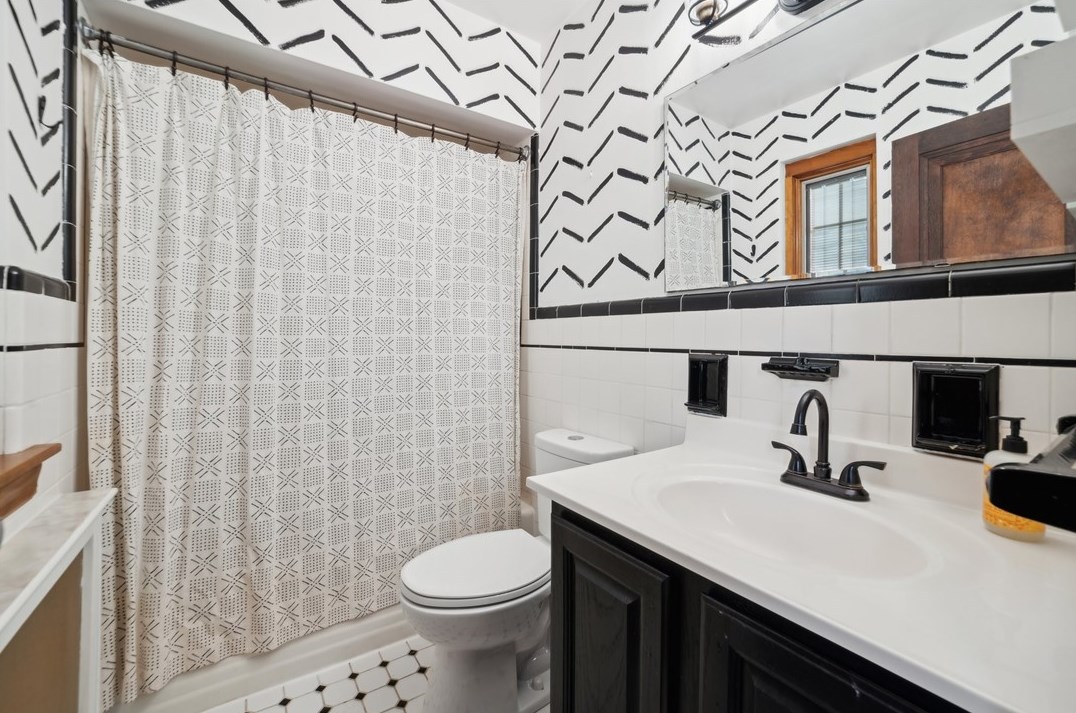 20 Love Pl, Pittsburgh PA 15218-1473 exterior