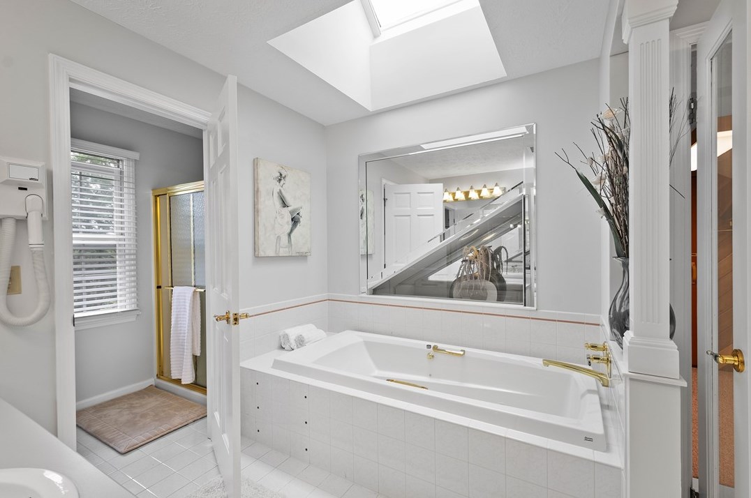 206 Lakeview Dr, Moon Twp PA 15108-9774 exterior