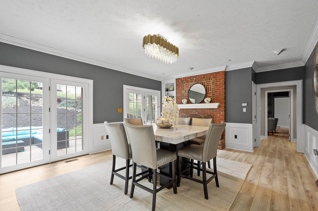 206 Lakeview Dr, Moon Twp PA 15108-9774 exterior