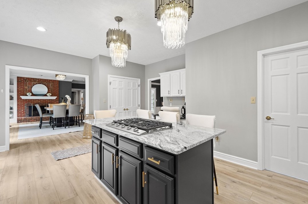 206 Lakeview Dr, Moon Twp PA 15108-9774 exterior