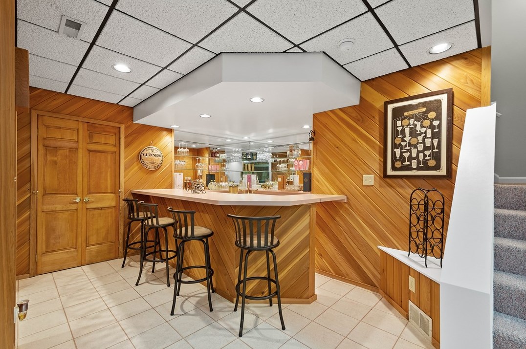 206 Lakeview Dr, Moon Twp PA 15108-9774 exterior