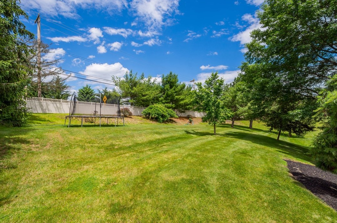 206 Lakeview Dr, Moon Twp PA 15108-9774 exterior