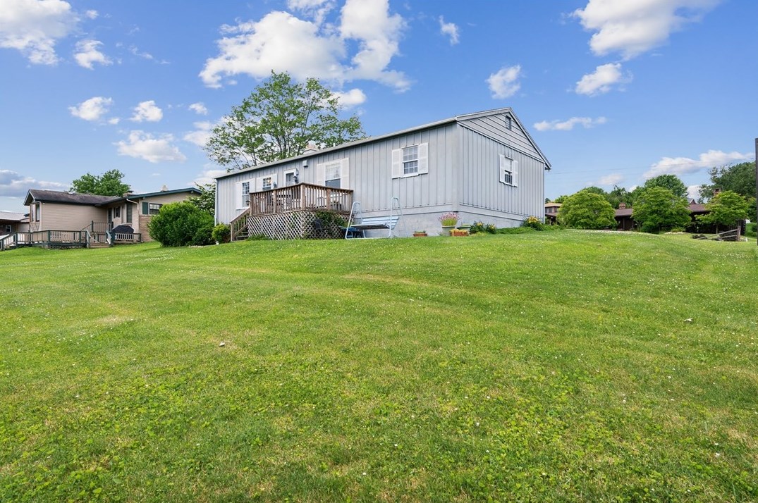 50 Hemlock Dr, Latrobe PA  15650-2748 exterior