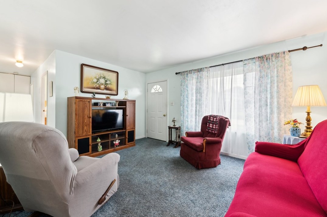 50 Hemlock Dr, Latrobe PA  15650-2749 exterior