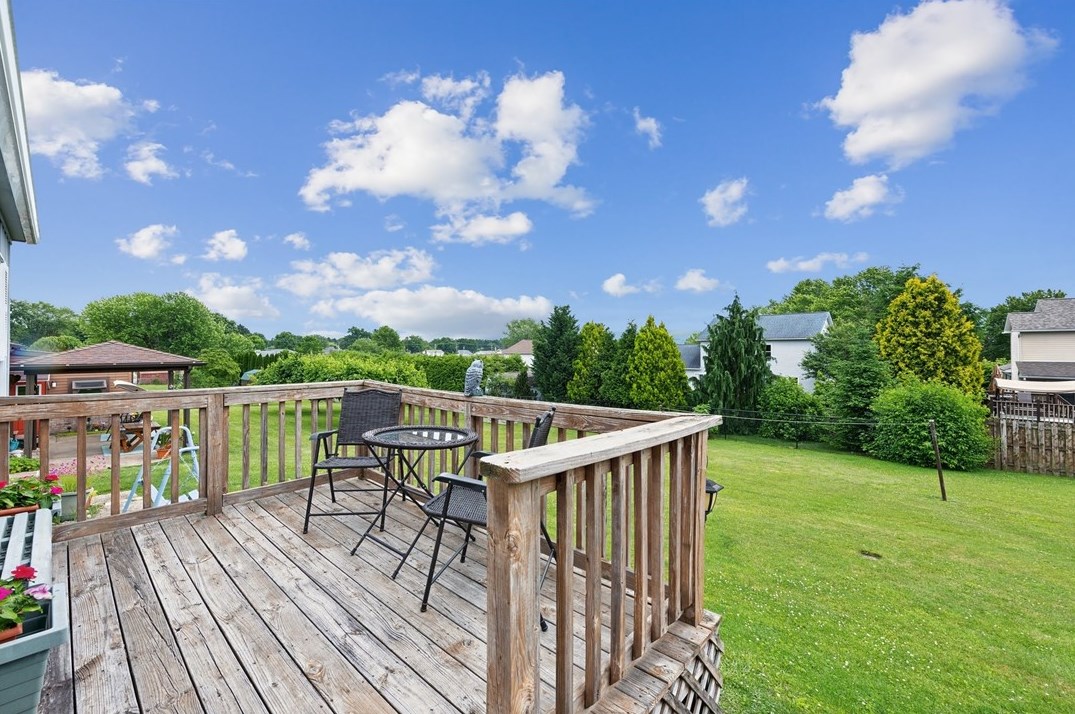 50 Hemlock Dr, Latrobe PA  15650-2748 exterior