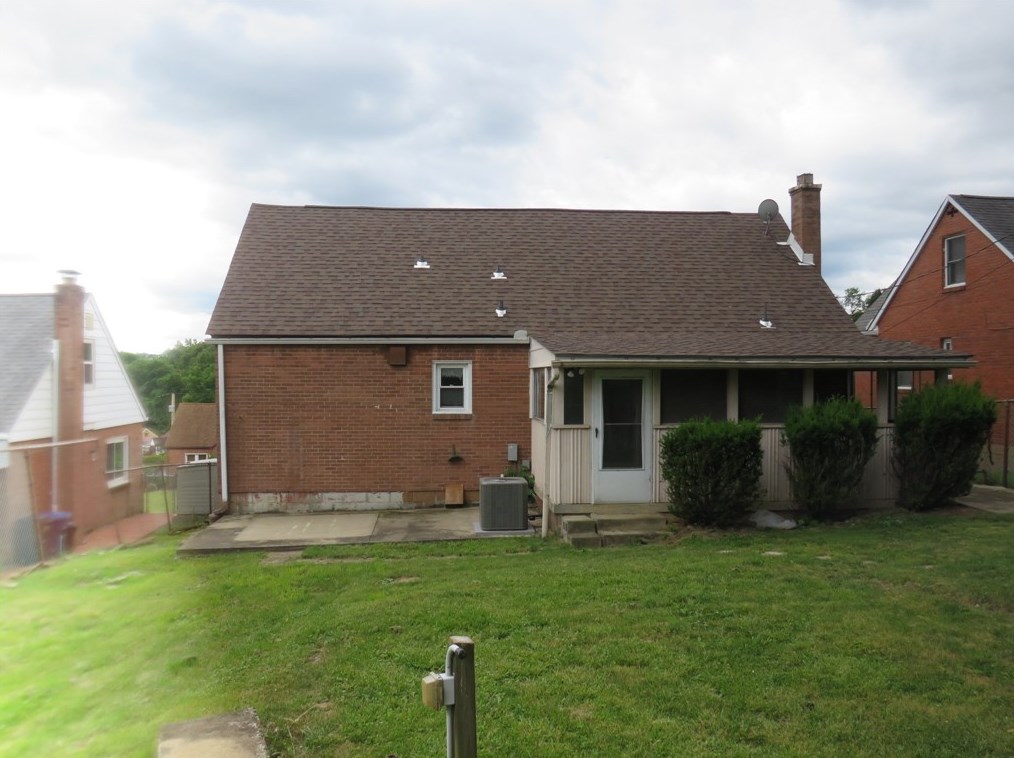 210 Sunny Dr, Pittsburgh PA  15236-2665 exterior
