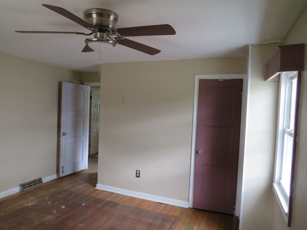 210 Sunny Dr, Pittsburgh PA  15236-2665 exterior