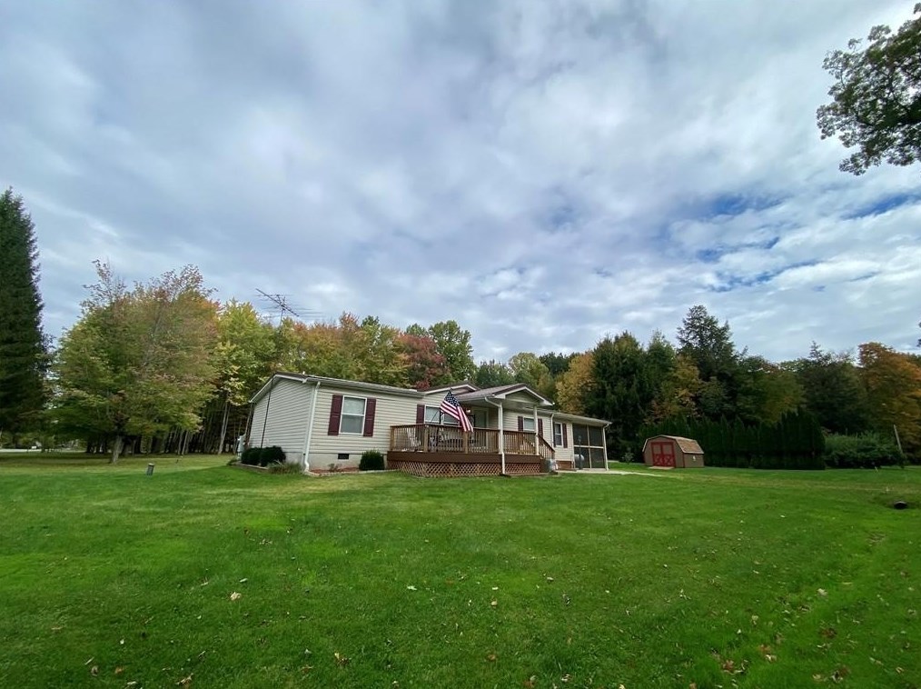 11294 N Lake Rd, Linesville, PA 16424