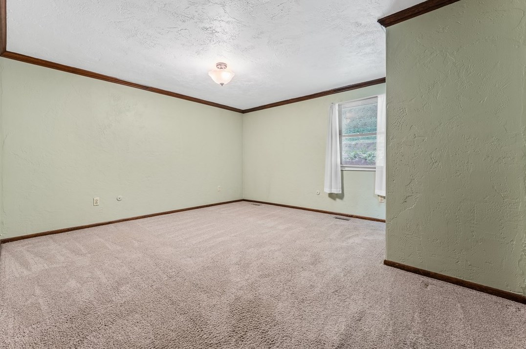 257 Sewickley Oakmont Rd, Pittsburgh PA 15237-1852 exterior