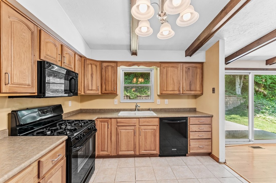 257 Sewickley Oakmont Rd, Pittsburgh PA 15237-1852 exterior