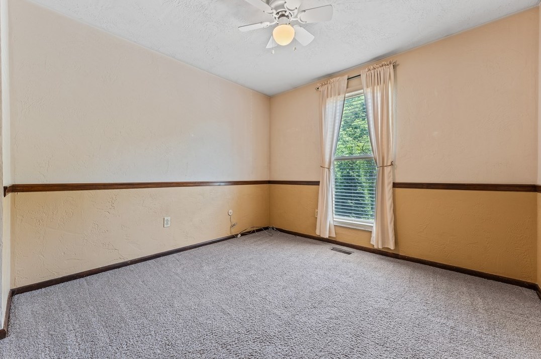 257 Sewickley Oakmont Rd, Pittsburgh PA 15237-1852 exterior