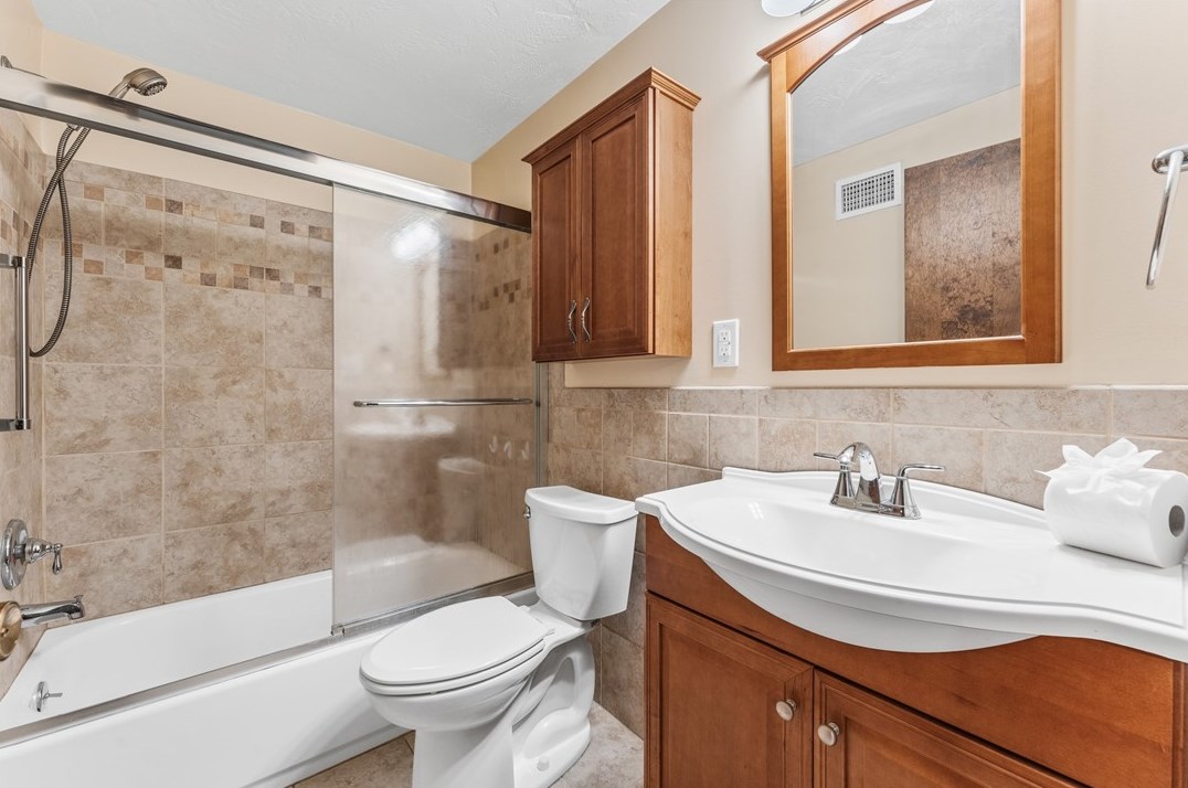 257 Sewickley Oakmont Rd, Pittsburgh PA 15237-1852 exterior