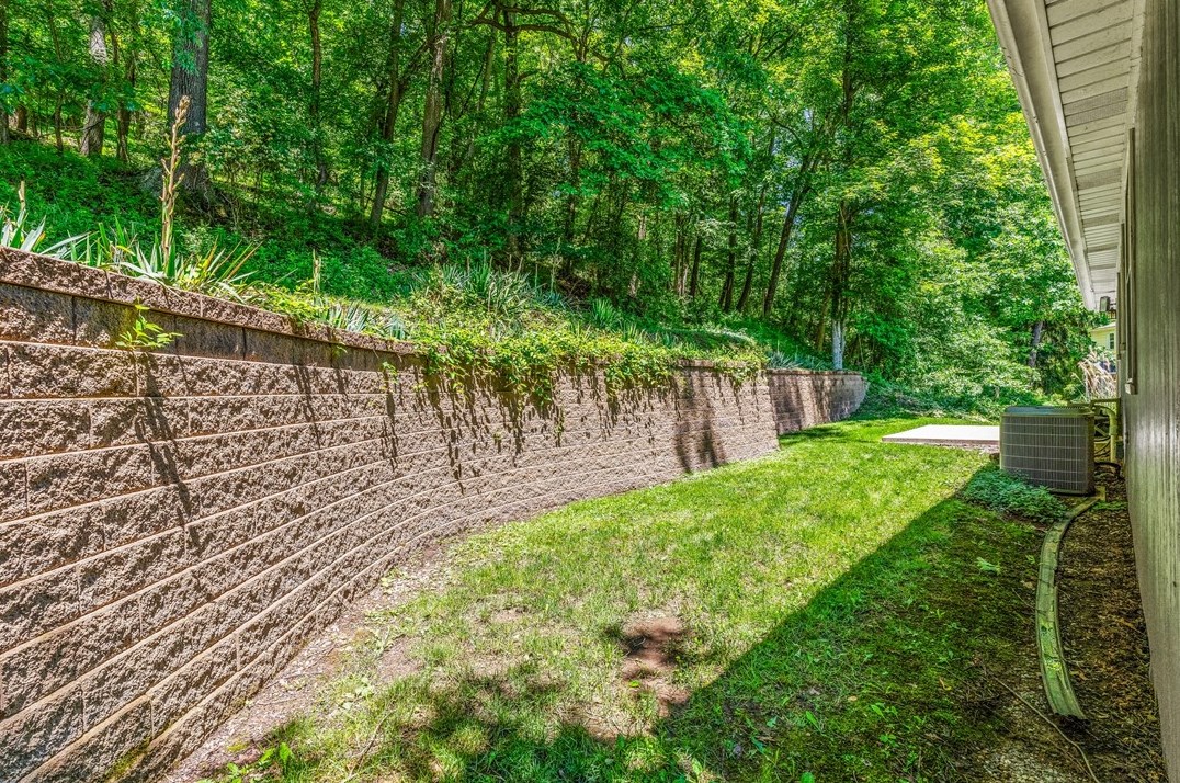 257 Sewickley Oakmont Rd, Pittsburgh PA 15237-1852 exterior