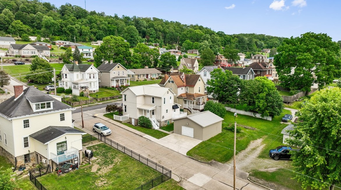 1002 Vine St, West Newton PA  15089-1445 exterior