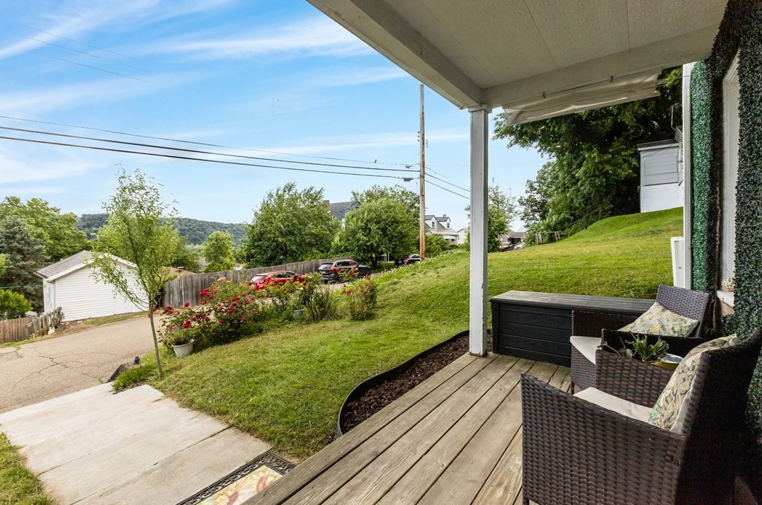 1606 Hiland Ave, Moon Twp PA 15108-2120 exterior