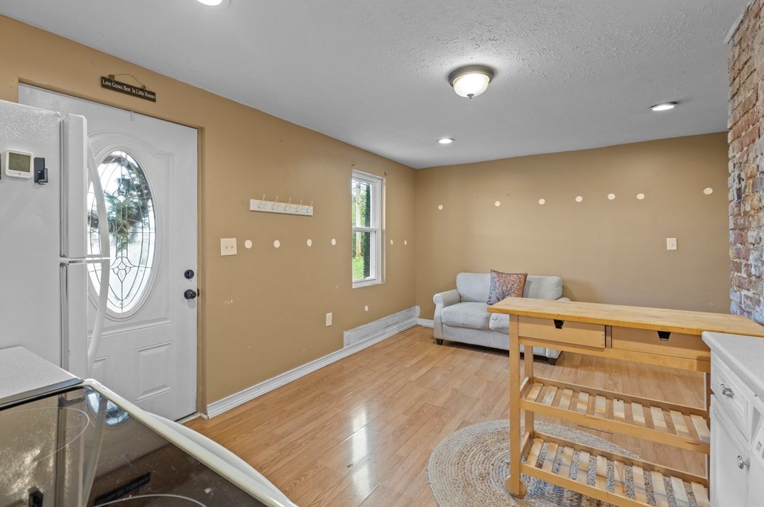 1606 Hiland Ave, Moon Twp PA 15108-2120 exterior