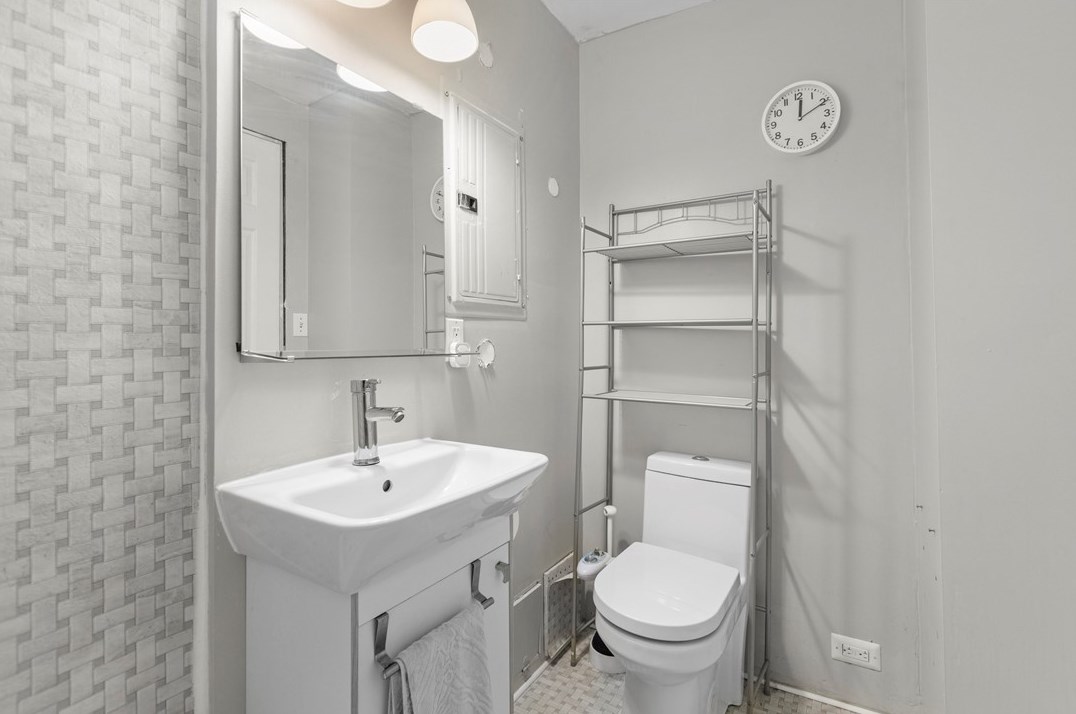 1606 Hiland Ave, Moon Twp PA 15108-2120 exterior