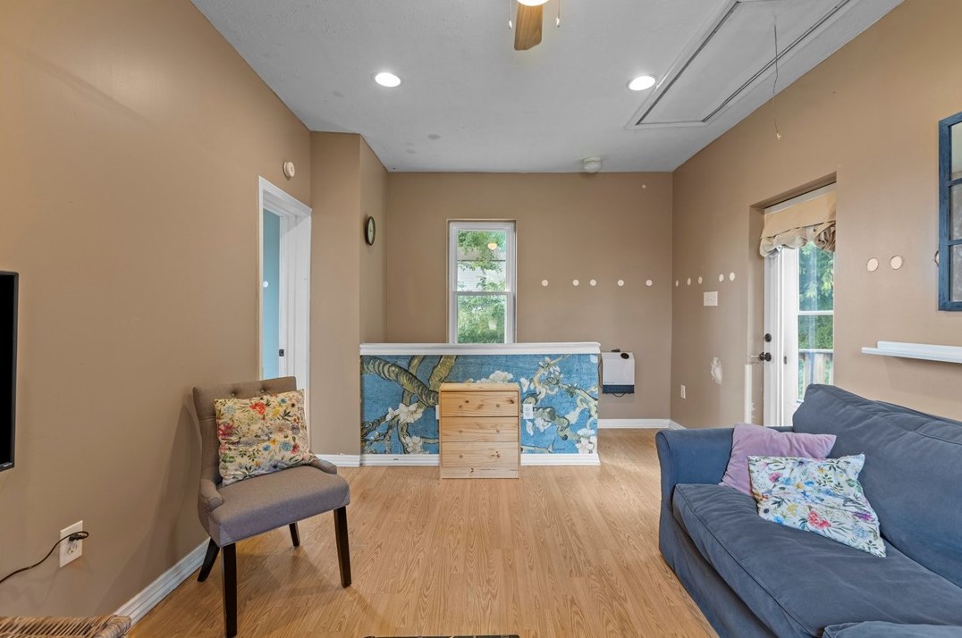 1606 Hiland Ave, Moon Twp PA 15108-2120 exterior