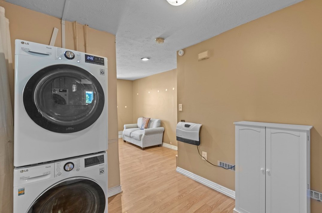 1606 Hiland Ave, Moon Twp PA 15108-2120 exterior