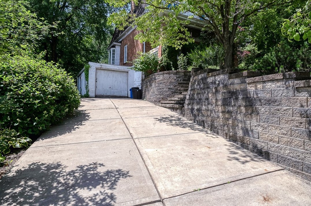 7222 Whipple St, Pittsburgh PA 15218-2053 exterior