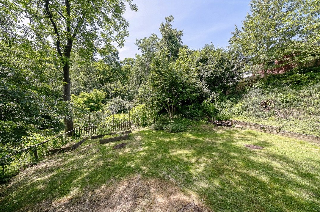 7222 Whipple St, Pittsburgh PA 15218-2053 exterior