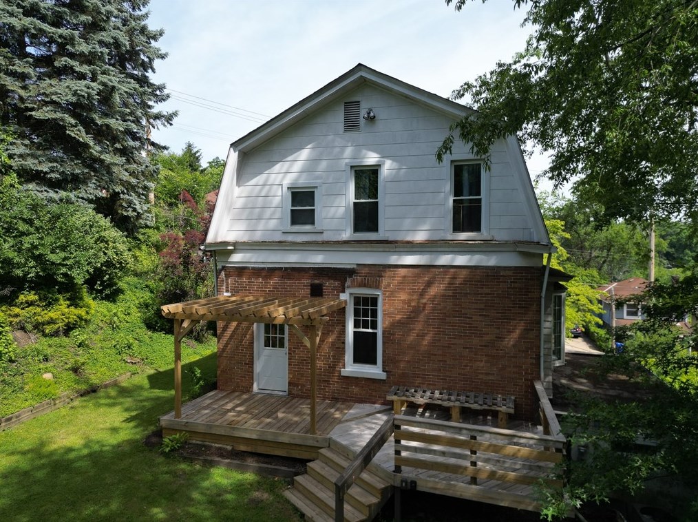 7222 Whipple St, Pittsburgh PA 15218-2053 exterior