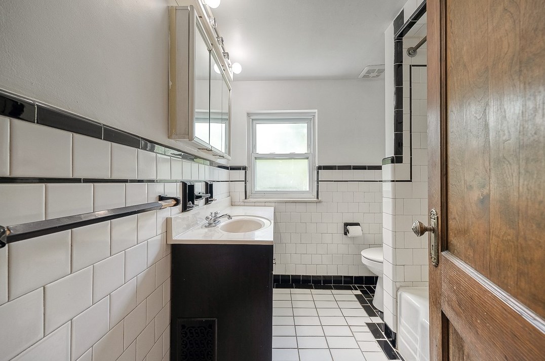 7222 Whipple St, Pittsburgh PA 15218-2053 exterior