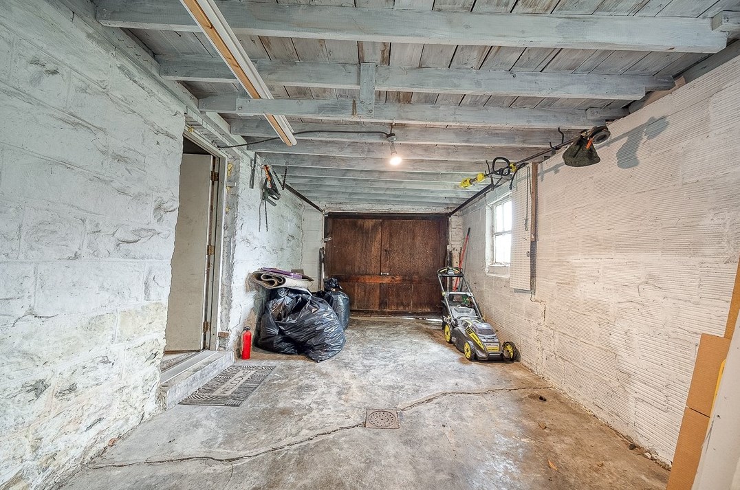 7222 Whipple St, Pittsburgh PA 15218-2053 exterior