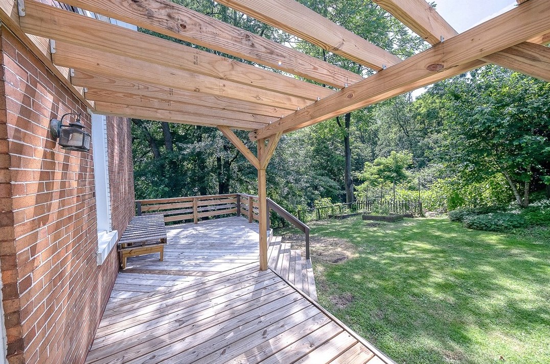 7222 Whipple St, Pittsburgh PA 15218-2053 exterior