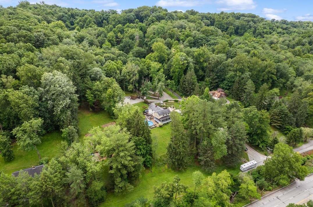 107 Fiscus Ln, Jeannette, PA 15644