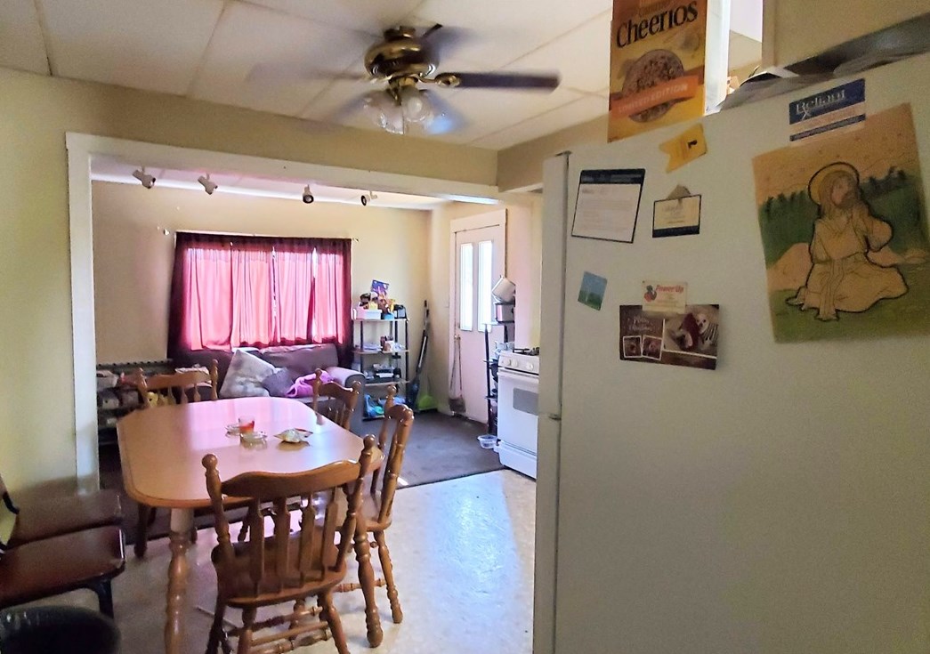 711 Carlisle St, New Castle PA 16101-2308 exterior