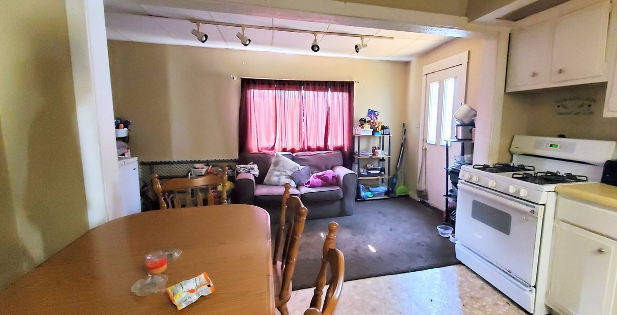 711 Carlisle St, New Castle PA 16101-2308 exterior