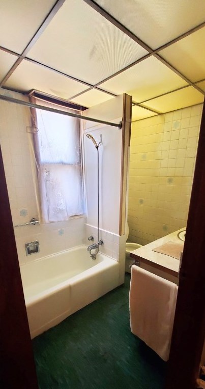 705 Carlisle St, New Castle PA 16101-2307 exterior