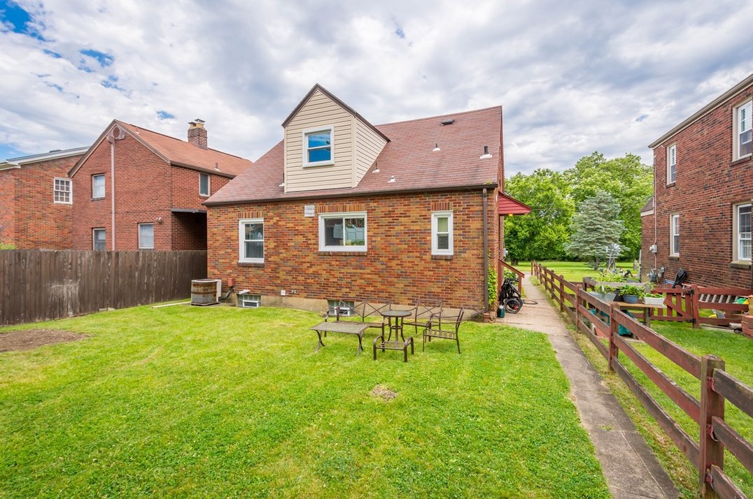 1006 Romine Ave, Mckeesport PA  15133-3886 exterior