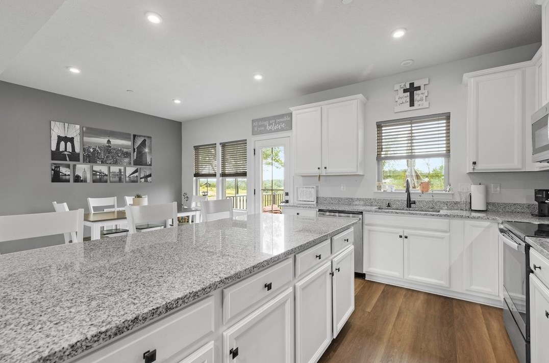 6004 Augusta Ln, Jeannette, PA 15644