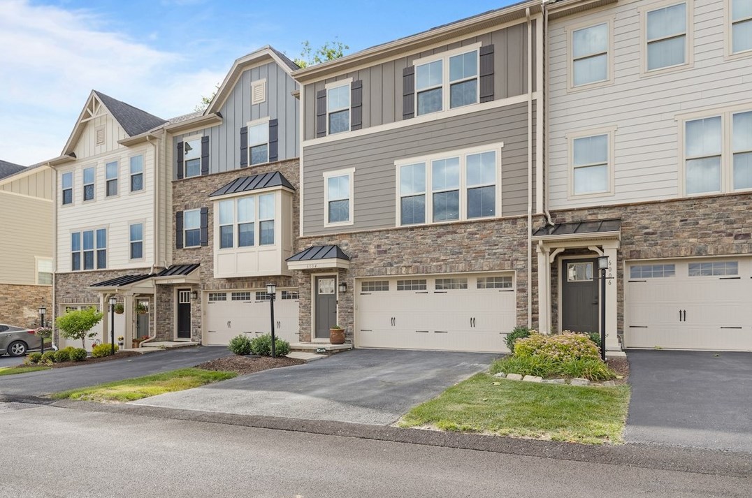 6004 Augusta Ln, Jeannette, PA 15644