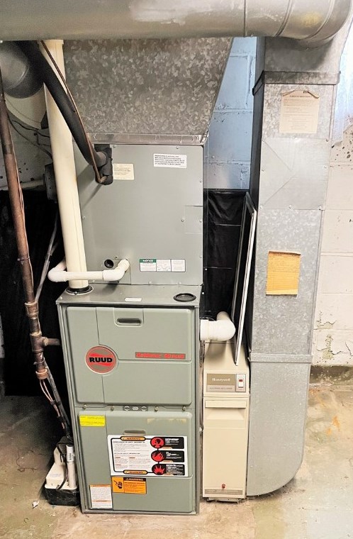 331 Caperton St, Pittsburgh PA 15210-3223 exterior