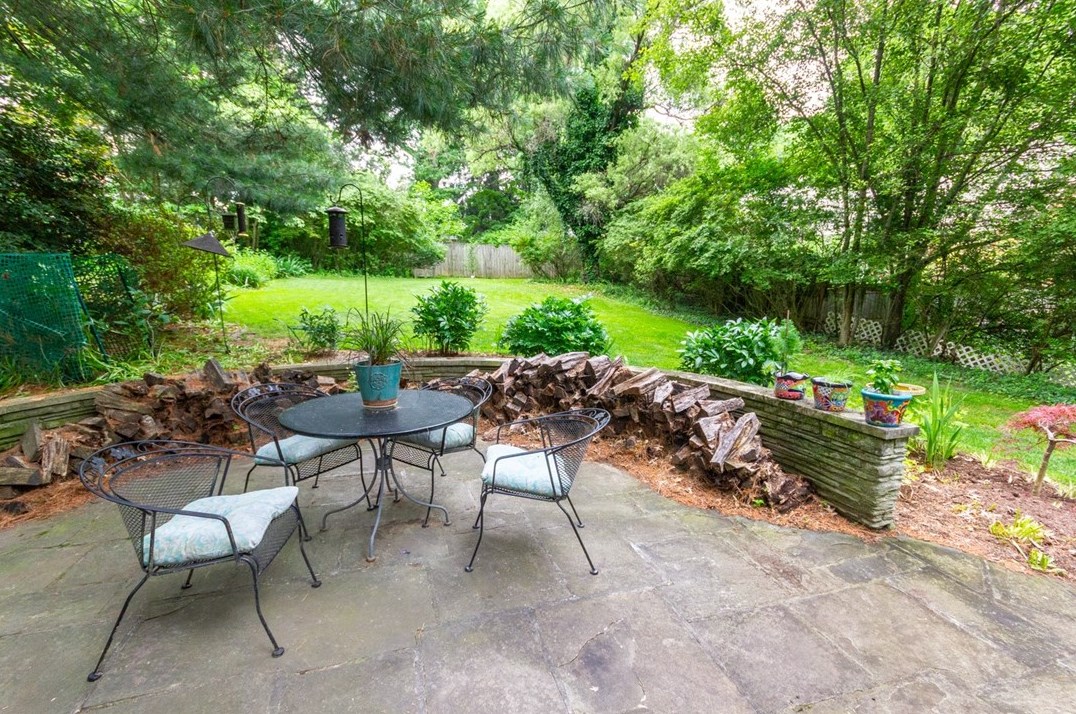 1632 Jamestown Pl, Pittsburgh PA 15235-4922 exterior